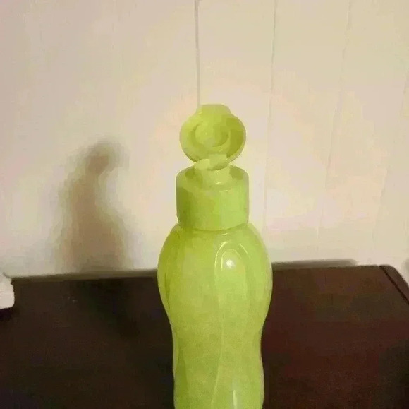 Tupperware Large ECO waterborne  9153 with lid 71810 - Picture 2 of 4